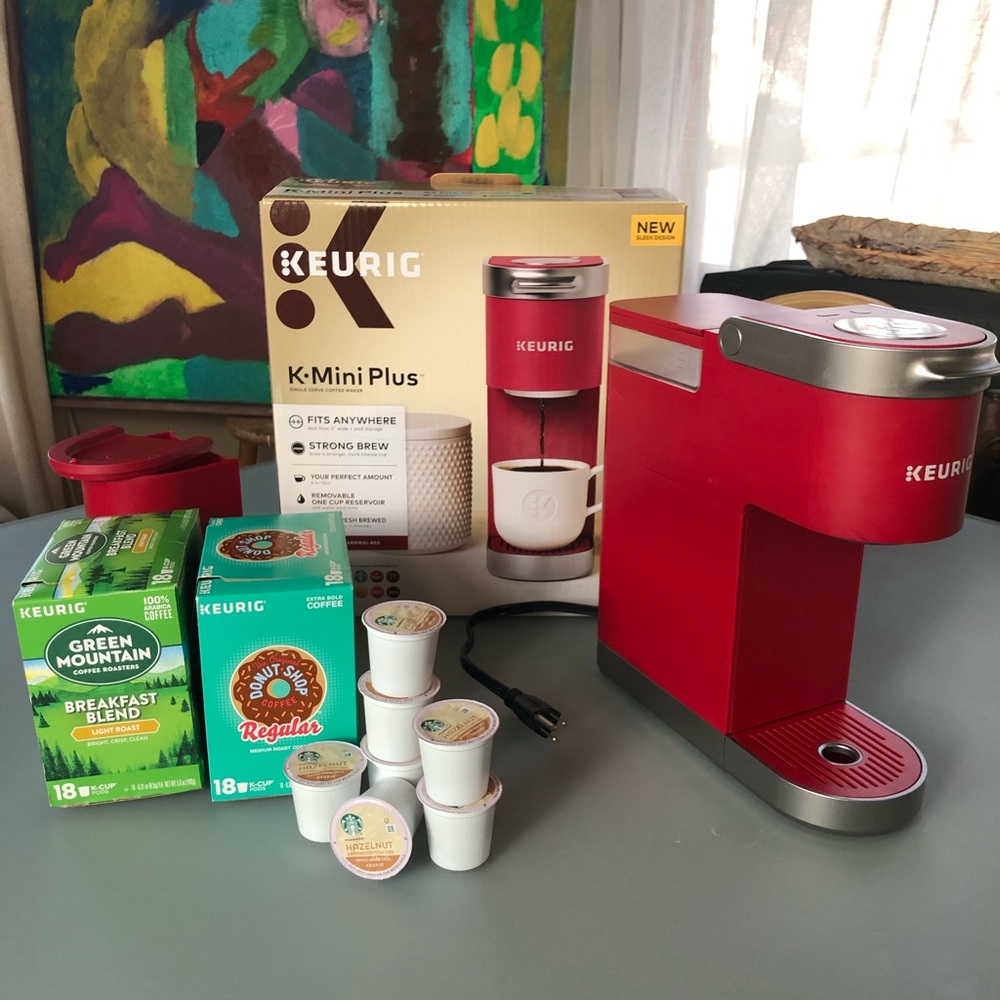 Keurig Mini Plus®Coffee Maker + KCups + PodStorage